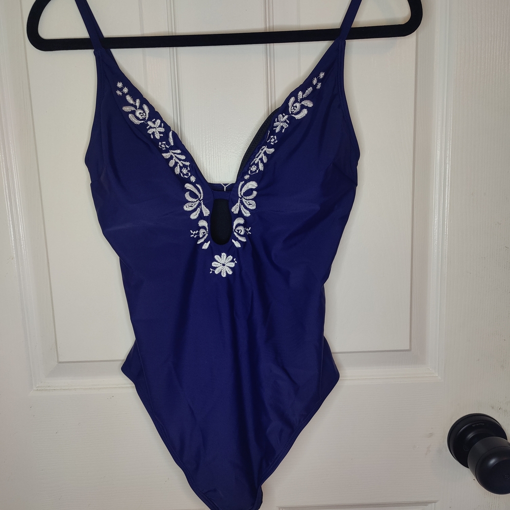Cupshe Blue and White One Piece Swimsuit with V-Neck